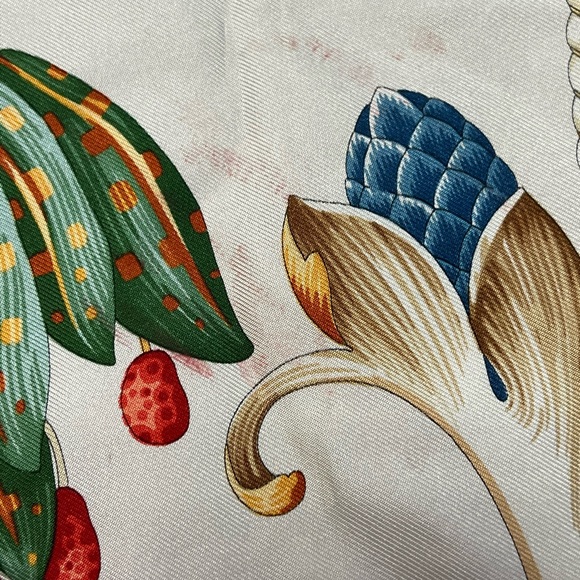 Salvatore Ferragamo Silk Scarf - excellent used condition - Picture 4 of 5